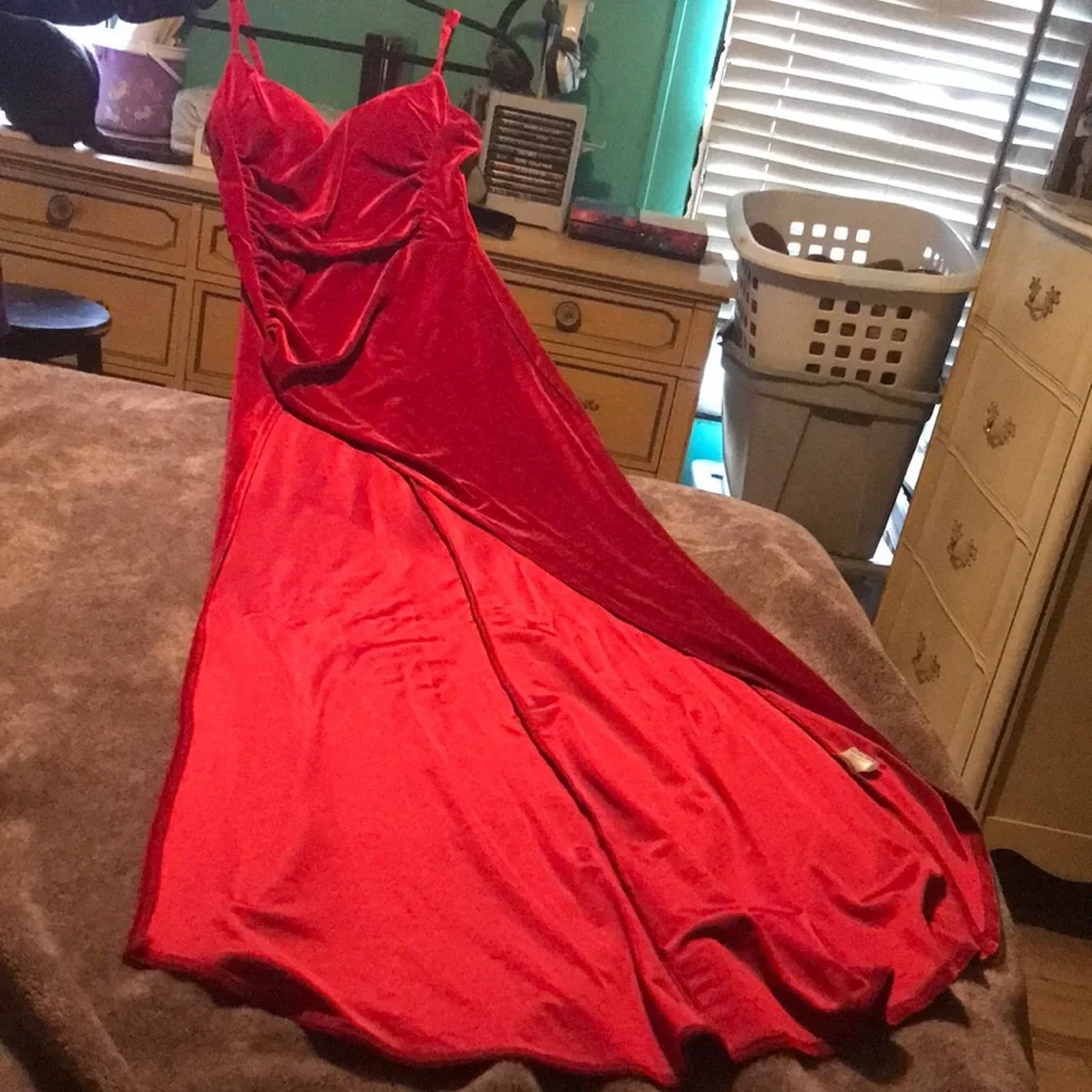 Red Missout Red Velvet Dress - Picture 1 of 2